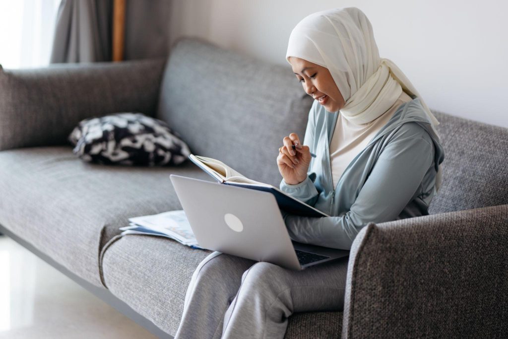 online Quran learning for women at home